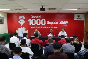 JNE Gandeng Baznas Donasikan 1.000 Pasang Sepatu untuk Anak Korban Bencana Palu dan Lombok 