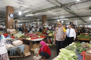 Jelang Nataru, Kapolda Sumut Tinjau Kesediaan Pangan dan Harga Sembako di Pasar
