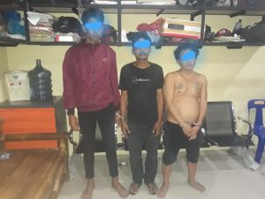 Berondok di Bawah Tempat Tidur, 3 Penyabu Digondol Polisi