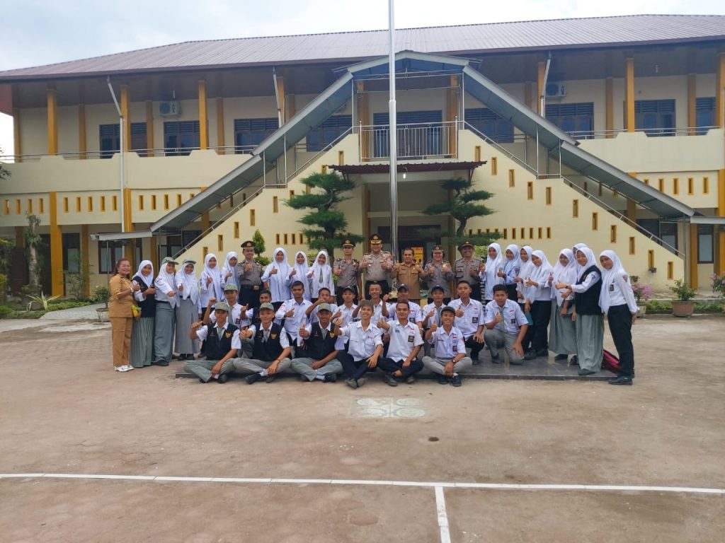 Datangi SMK Negeri 1 Lubuk Pakam, AKBP Julianto P Sirait Beri Arahan Agar Siswa Tak Terlibat Kejahatan
