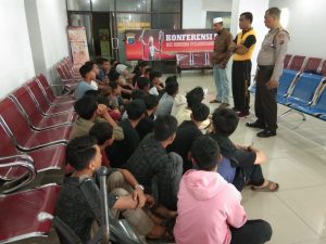 Dipicu Saling Ejek, Dua Kelompok Pemuda Saling Serang Pakai Senjata di Jalan Bilal Medan