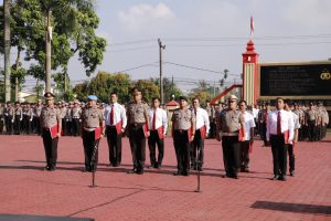 Kapolda Sumut Berikan Penghargaan Kepada Personel yang Berprestasi