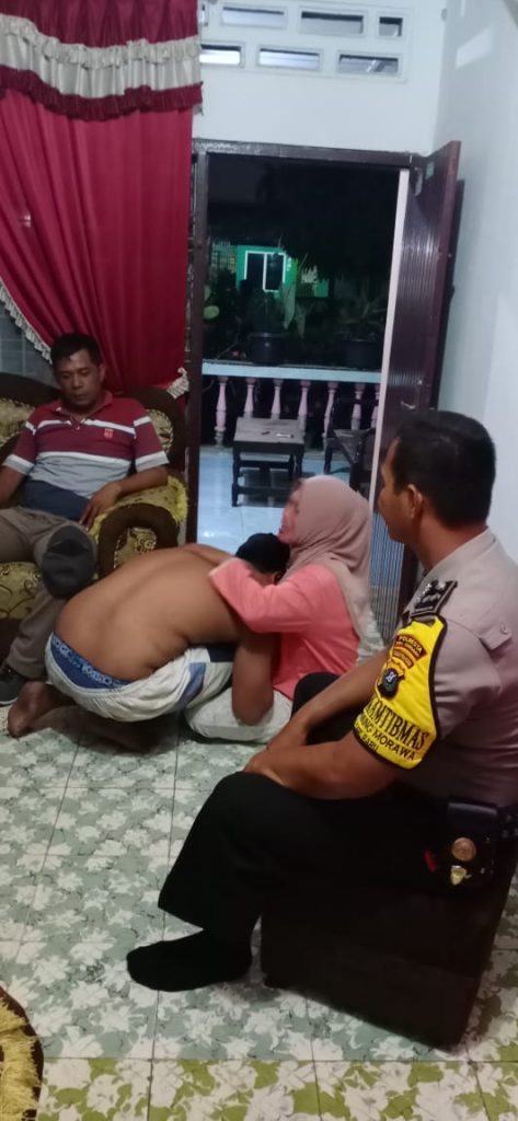 Tri Andi Suwandana Nangis Terisak Dihadapan Bhabinkamtibmas, Usai Pukul Wajah Ibunya