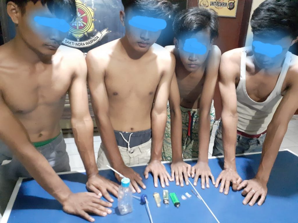 Nyedot Sabu di Warnet, 4 Anak Lajang Renungkan Diri Saat Diamankan Polisi