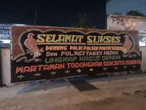 Polsek Percut Dikirimi Papan Bunga Bentuk Dukungan Tangkap Oknum Wartawan Pelaku Penodongan