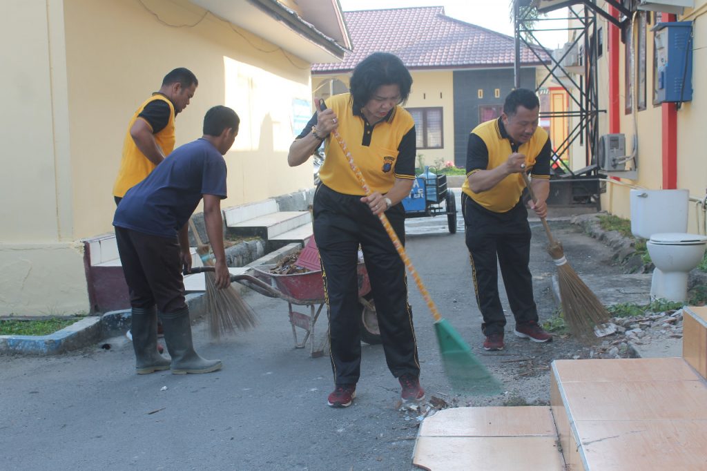 Personil Polresta Deli Serdang Tingkatkan Kebersihan Antisipasi Virus Corona