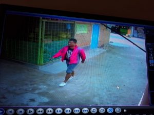 Kenali Pria Ini, Terekam CCTV Mencuri di Rumah Bu Guru