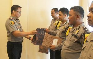 Kapolresta Deli Serdang Berikan Penghargaan kepada 7 Personil Berprestasi