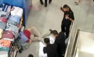 Seorang Pengunjung Melompat dari Lantai Atas Thamrin Plaza Medan!