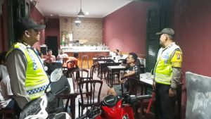 Patroli Malam, Polsek Talun Kenas Polresta Deli Serdang Himbau Warga Berdiam di Rumah Demi Cegah Virus Corona