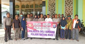 Polresta Deli Serdang dan Jajaran Bantu Kaum Dhuafa Melalui Kegiatan Jumat Barokah
