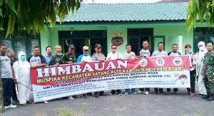 Antisipasi Corona, Polsek Batang Kuis Bersama Koramil 05 Batang Kuis Semprot Cairan Desinfektan