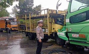 TKP Jalinsum Taput: Colt Diesel Tabrak Truk Fuso, 2 Tewas