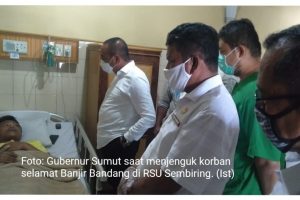 Usai Tinjau Lokasi Banjir Bandang, Gubernur Sumut Jenguk Korban di RSU Sembiring