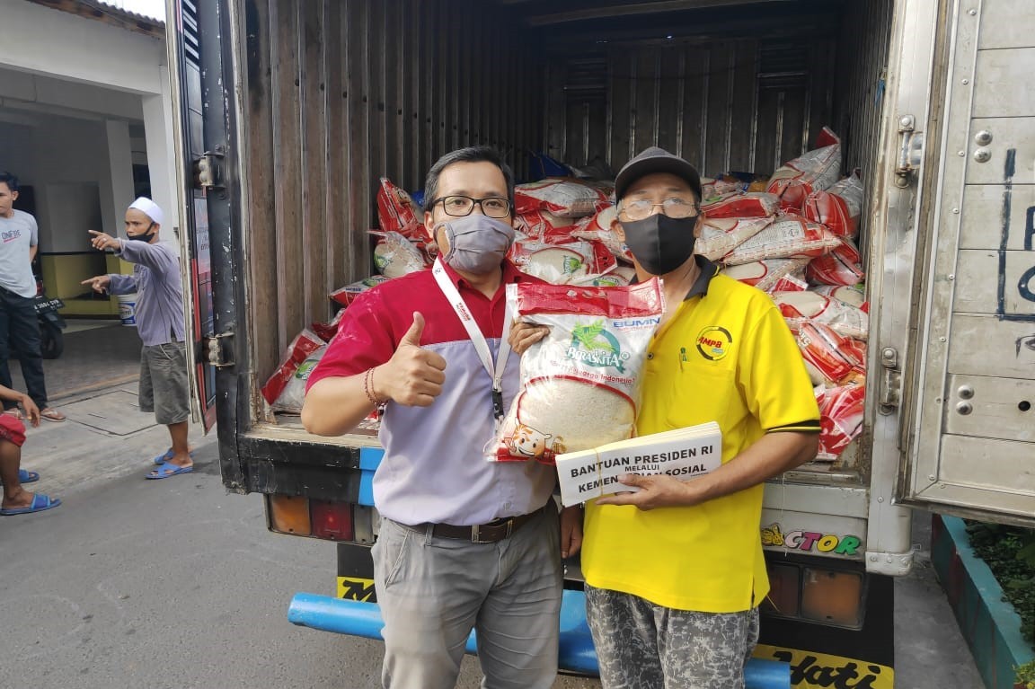 JNE Distribusikan Beras Bansos Pemerintah RI