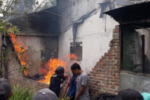 Rumah Dijadikan Gudang Solar dan Bensin Ludes Terbakar