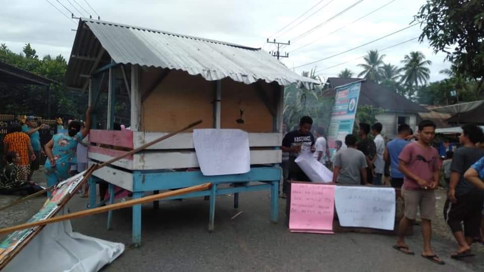 Lagi!! Gegara BLT DD, Warga Desa di Madina Blokade Jalinsum