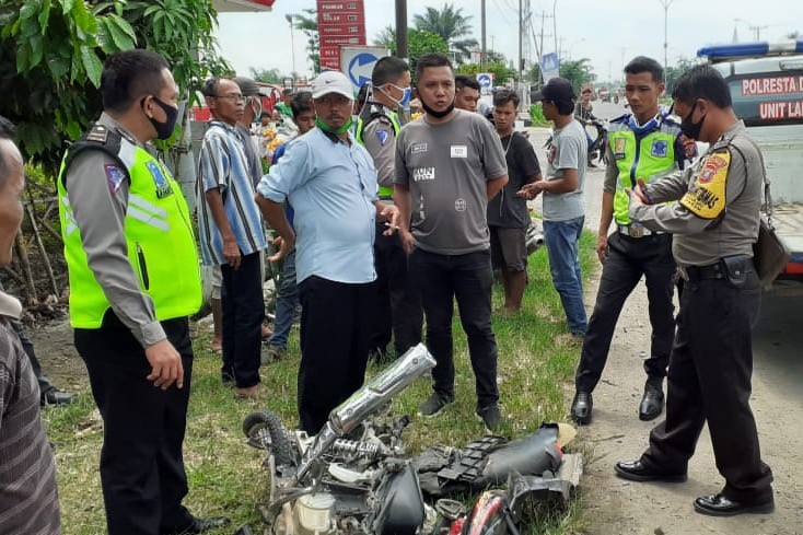 Minibus Tabrakan Dengan Sepeda Motor, Remaja 17 Tahun Tewas
