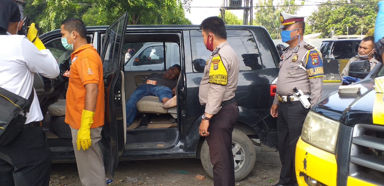Warga Temukan Pria Tewas Di Dalam Mobil