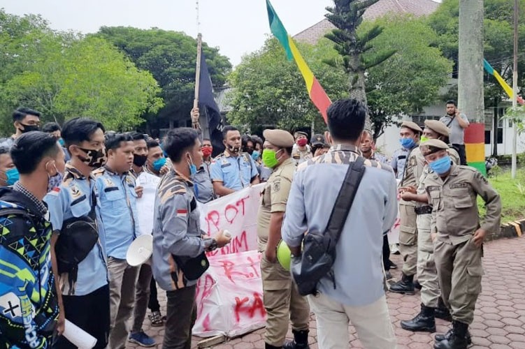 Puluhan Massa GM PEKAT-IB Unjuk Rasa Minta Pecat 2 Oknum ASN Disdik Asahan yang Berbuat Mesum