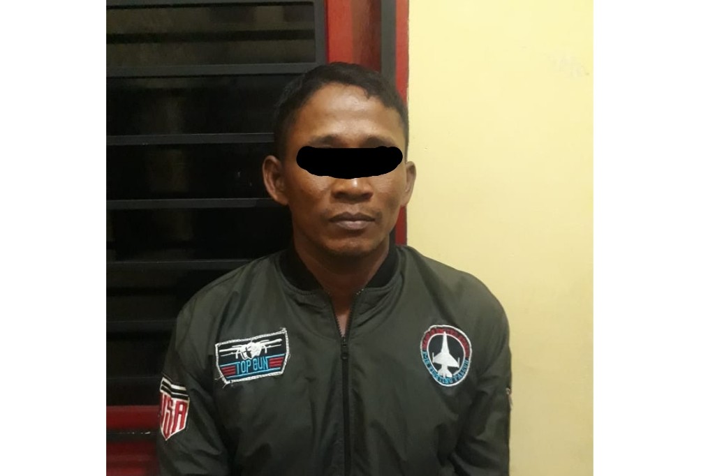 Lempari Pengembala Lembu, Izol Dikandangkan Polisi, Kawannya Diburu