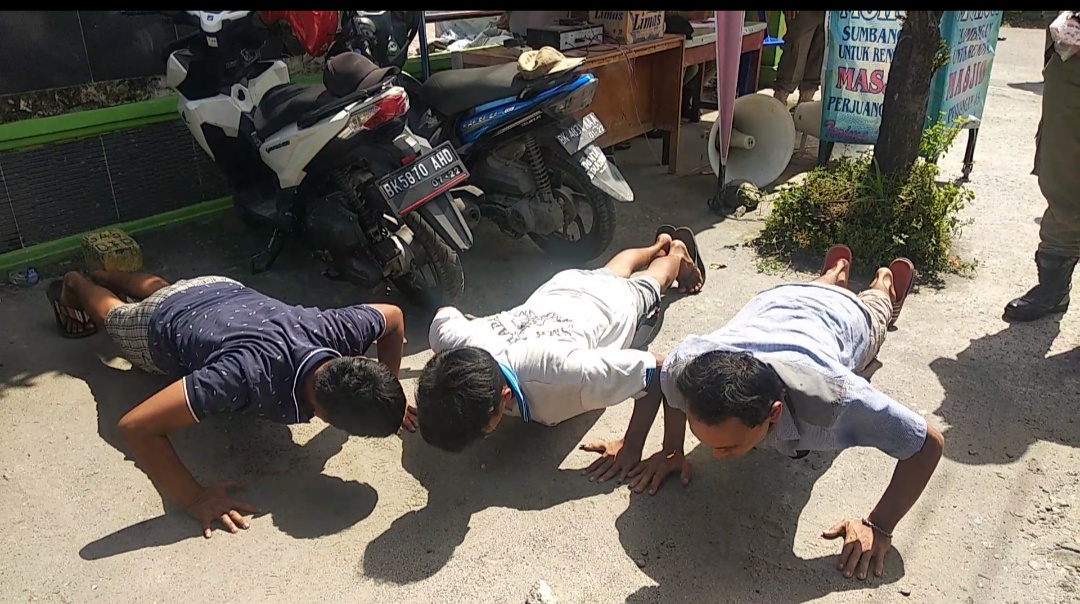 24 Orang Terjaring Razia Masker, 12 Orang Diantaranya Disuruh Pushup
