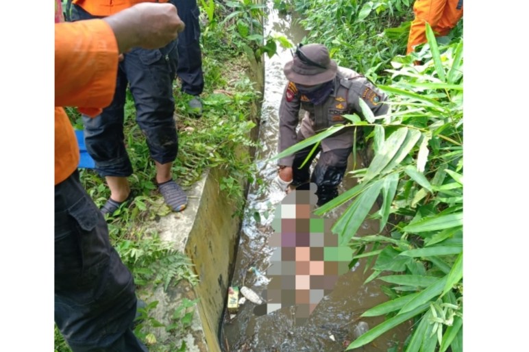 Dua Hari Tenggelam di Parit Dekat Rumah, Jasad Bocah 8 Tahun Ditemukan