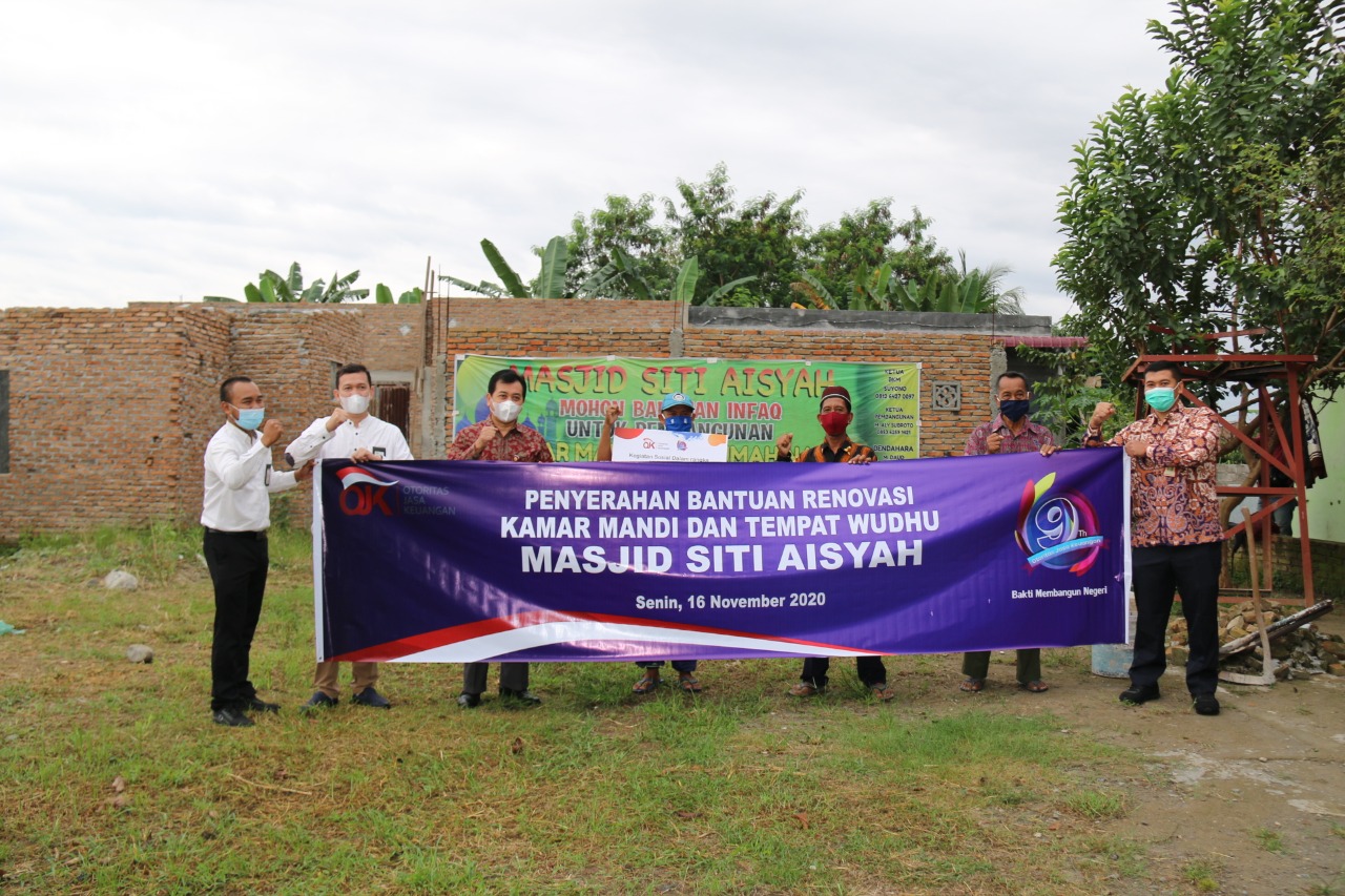 Dirgahayu 9 Tahun, OJK Sumbagut Renovasi Masjid dan Tempat Pendidikan