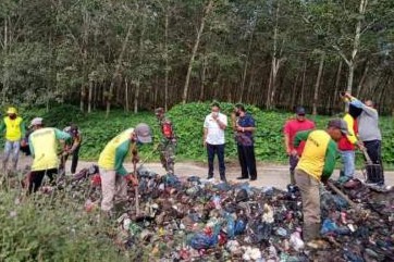 Marak Pembuangan Sampak Liar, Dinas Lingkungan Hidup Asahan Bersama Warga Sei Renggas Gotroy Massal