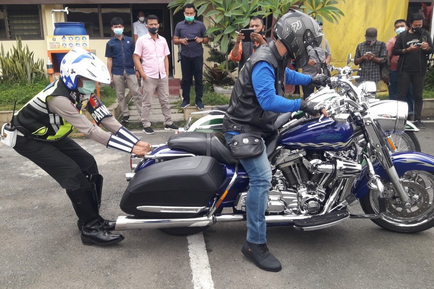 Dua Pengendara Moge Ditangkap di Simpang Lampu Merah Nomensen