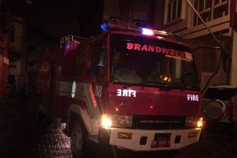 Rumah Bertingkat di Lubuk Pakam Ludes Terbakar