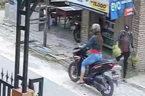 Dua Wanita Terekam CCTV Curi 3 Tabung Gas Elpiji di Deli Serdang