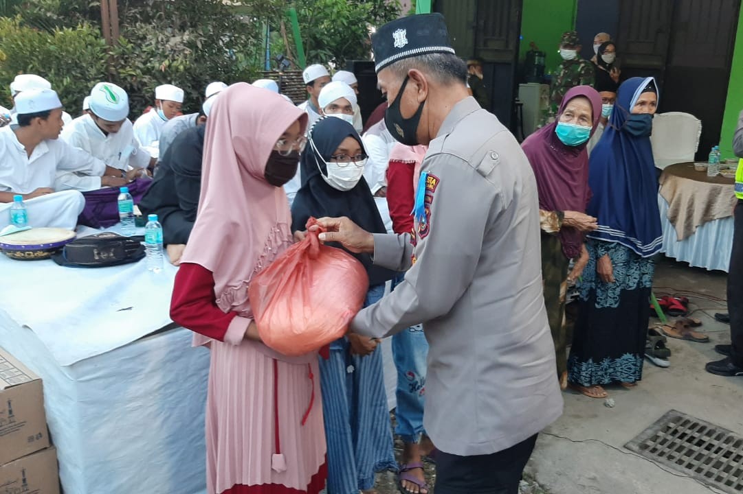 Polresta Deli Serdang Bagikan Sembako ke Anak Yatim/Piatu dan Kaum Duafa