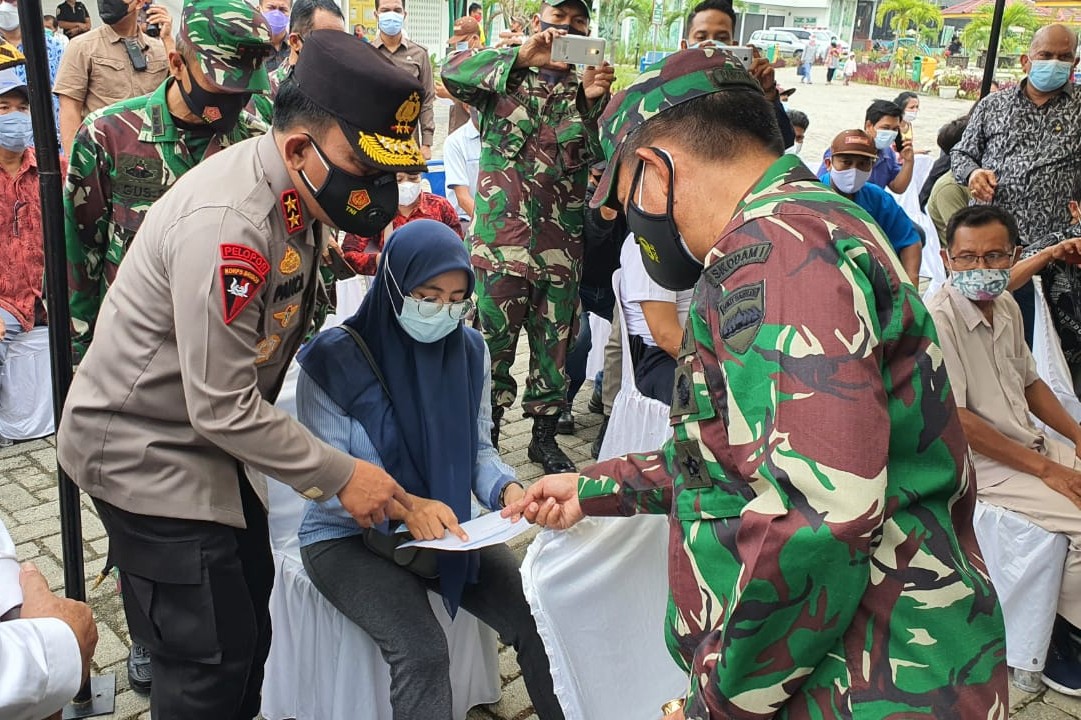 Kapoldasu dan Pangdam I/BB Cek Vaksinasi Untuk 530 Kaum Buruh