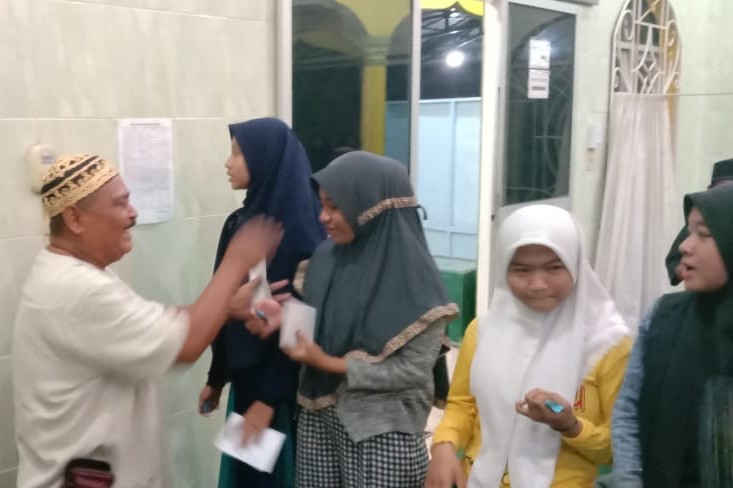 Keren!!! Remaja Mesjid Al Mutathohirin di Batang Kuis, Santuni Anak Yatim