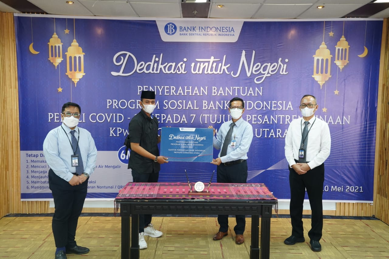 BI Sumut Serahkan Bantuan Paket Penunjang Prokes Kepada 7 Pesantren