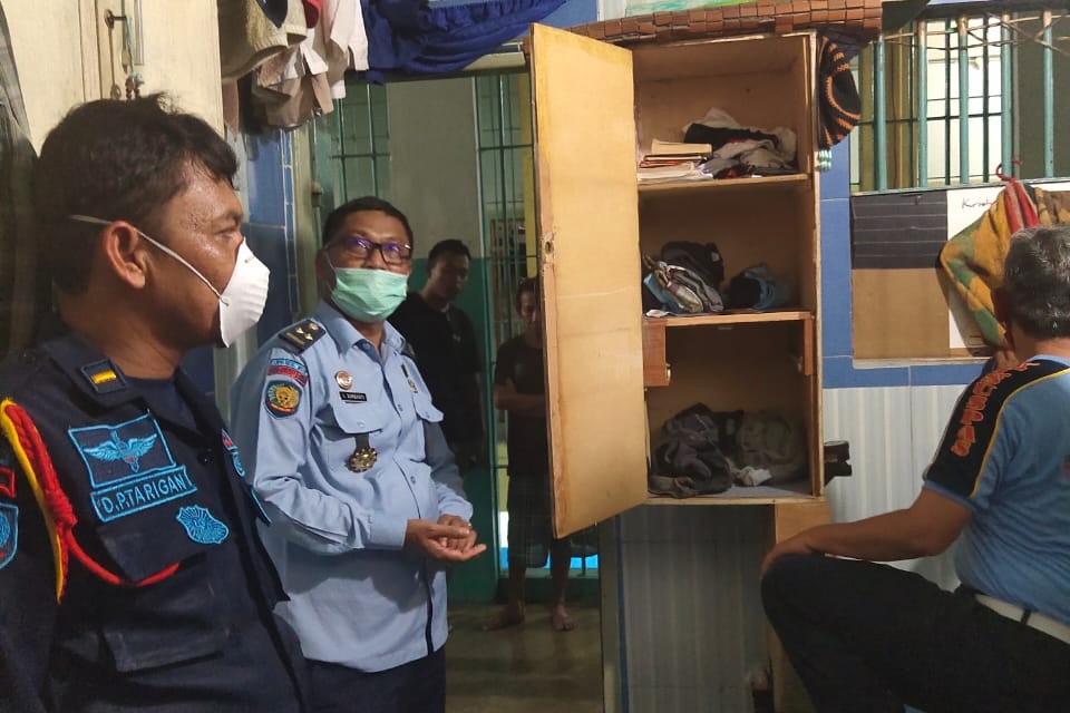 Razia Malam, Lapas Klas 1 Medan Temukan 3 HP di Blok Hunian