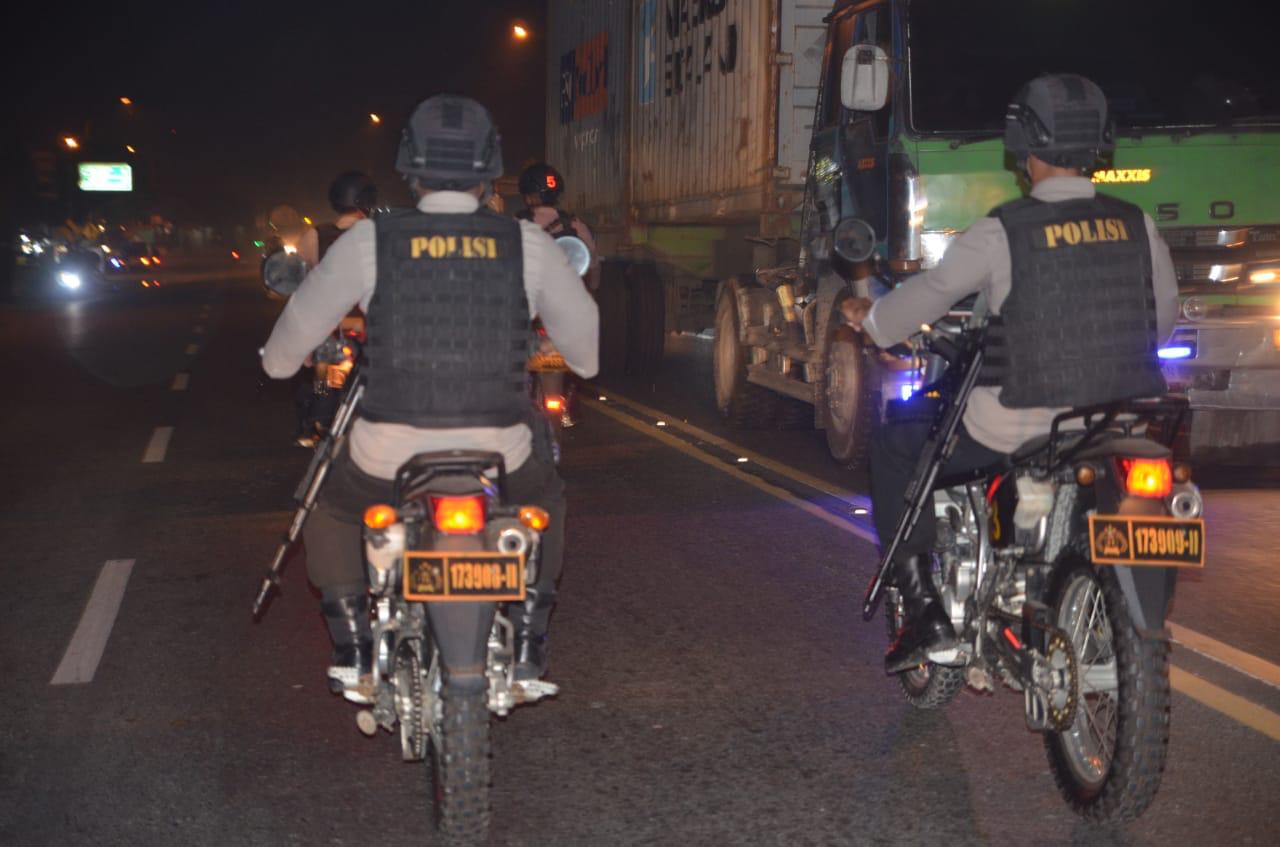 TNI-Polri Patroli Malam, Jaga Sitkamtibmas Kondusif di Tengah Pandemi