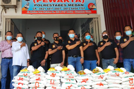 Terdampak PPKM Darurat, Ketua Pewarta Salurkan Sembako kepada Jurnalis di Medan