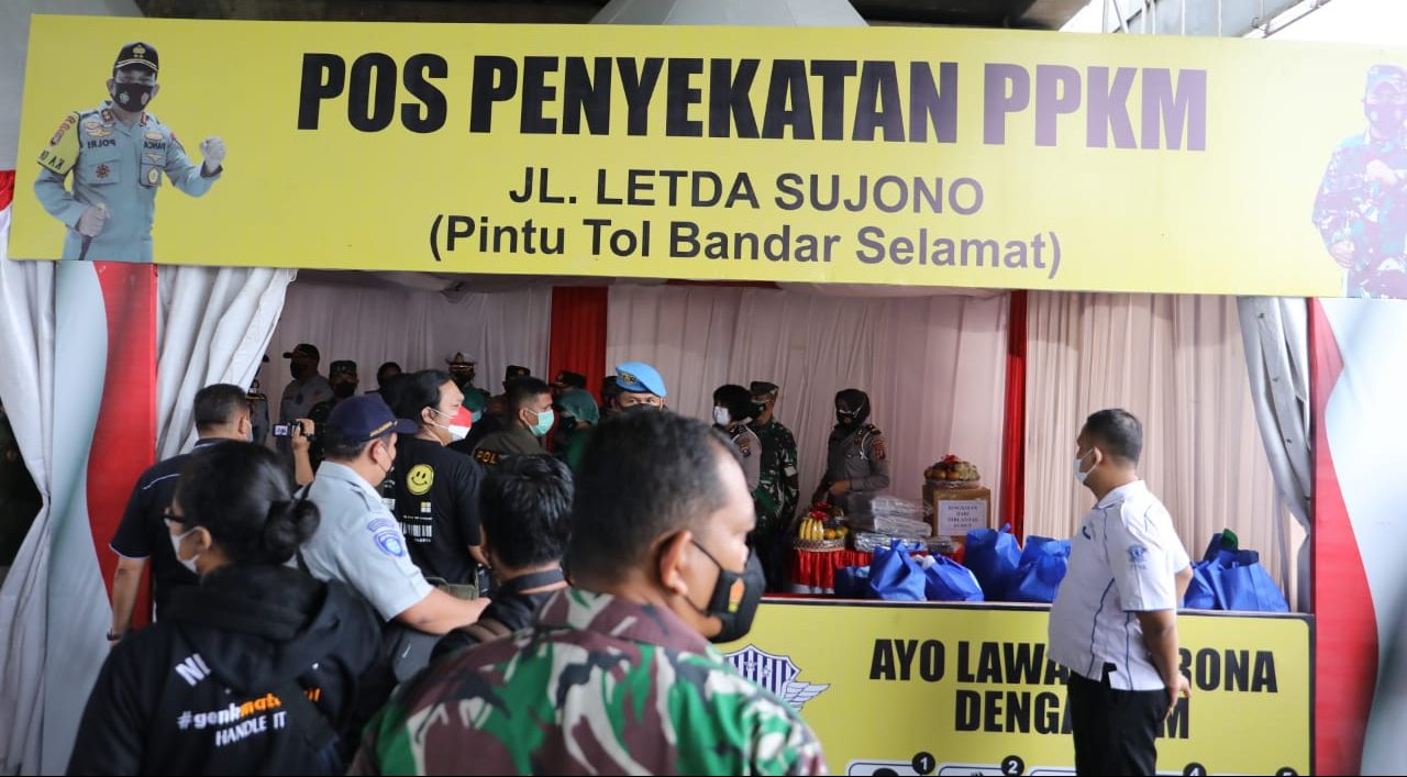 Kakorlantas Polri Tinjau Pos Penyekatan PPKM Level 4 Medan Tembung
