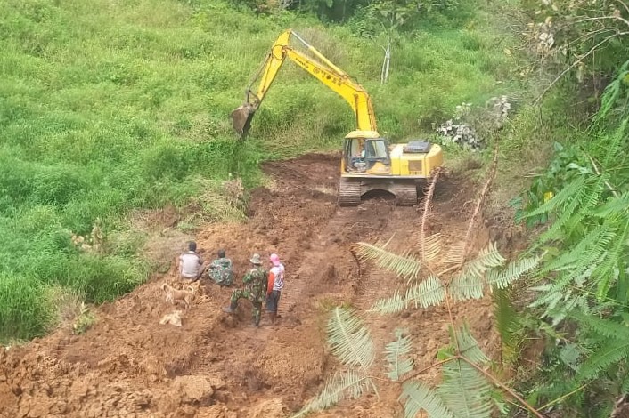 Satgas TMMD Mampu Membelah Perbukitan dan Hutan Demi Pembuatan Akses Jalan di Phakpak Barat