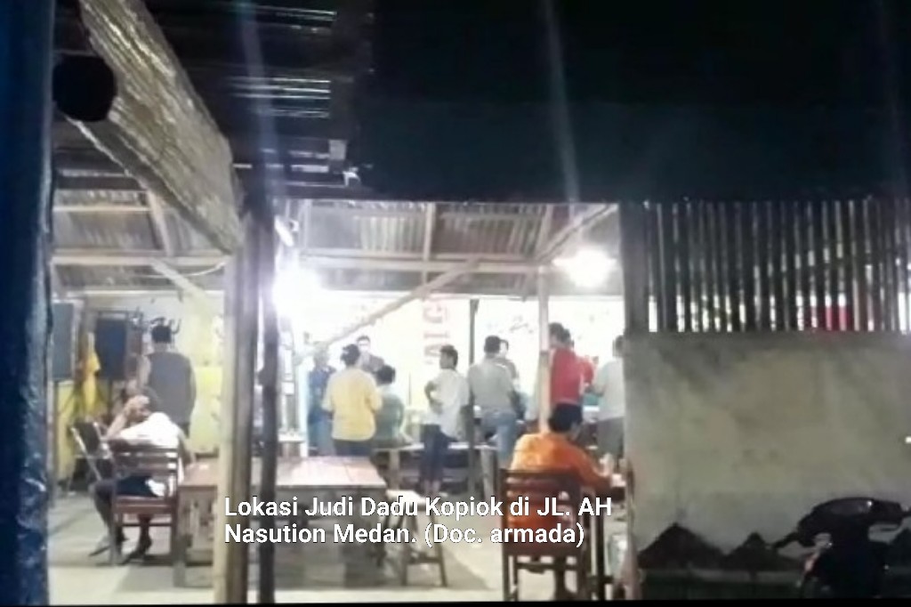 Dadu Kopiok di Tepi Sungai Babura Jalan AH. Nasution Menggila, Polsek Delta Belum Tau?
