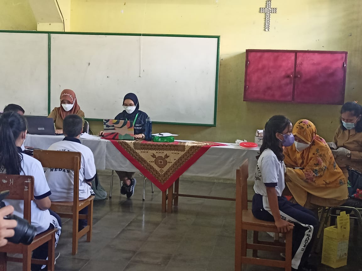 Persiapan PTM, 300-an Murid SMP Katolik Trisakti 2 Medan Divaksin Tahap 2