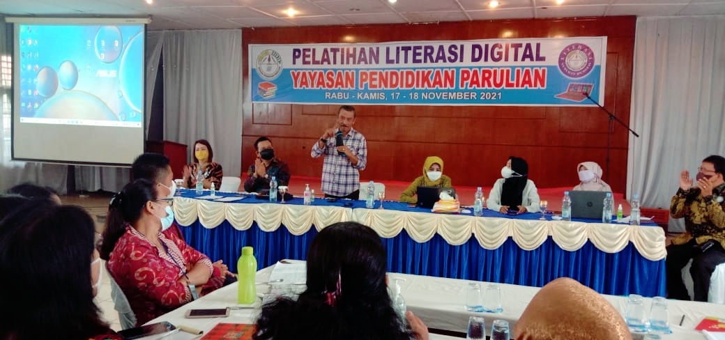 Sekolah Parulian Gelar Pelatihan Literasi Digital