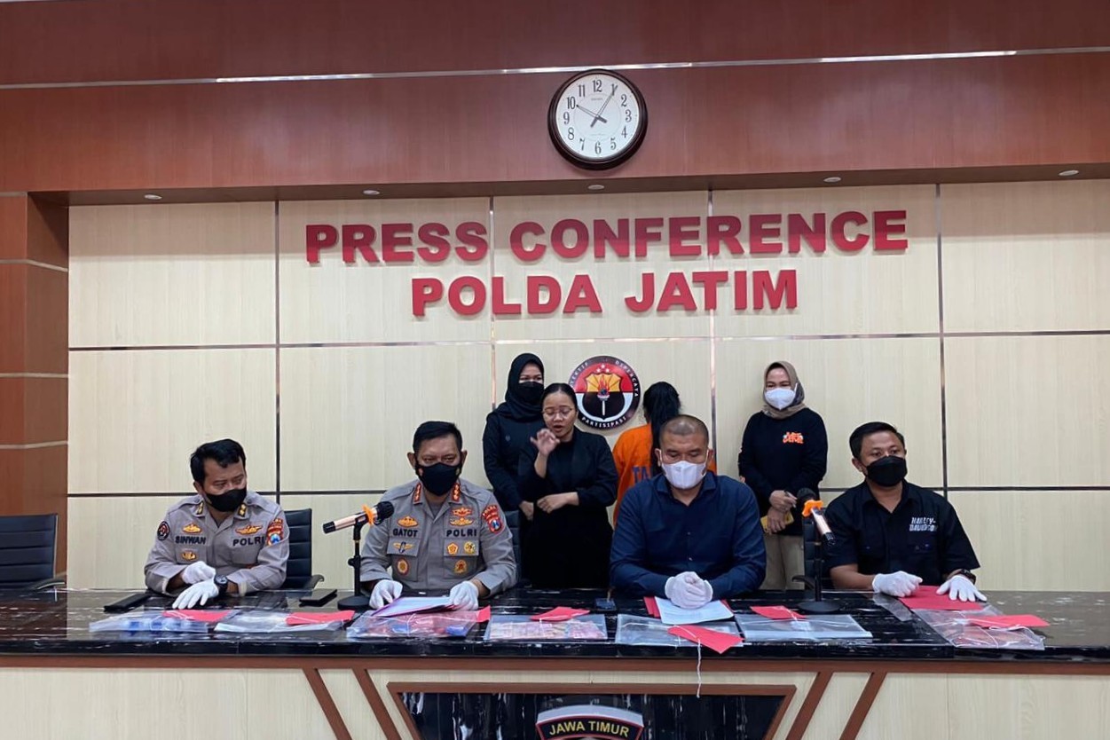 Eksploitasi Anak Dibawah Umur, Polda Jatim Amankan Mucikari dan 29 PSK dari Wisma Penantian
