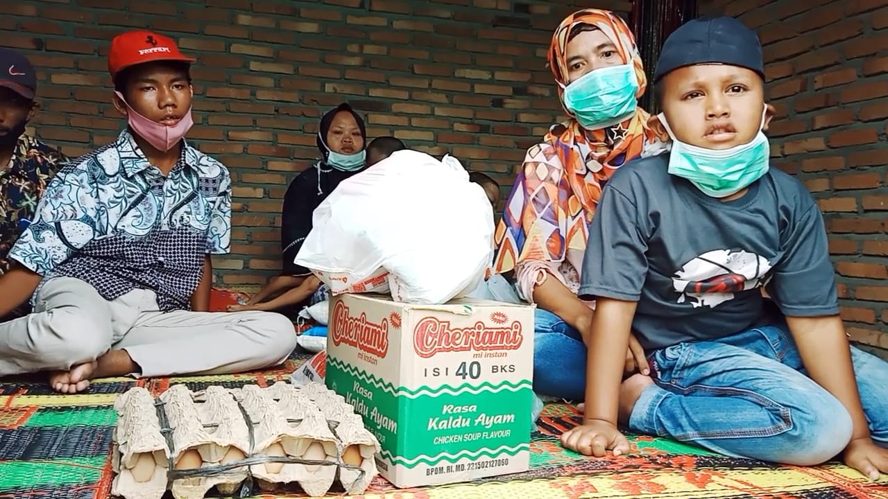 Anak Penyandang Disabilitas Senang Dapat Tali Asih dari Kapolresta Deli Serdang