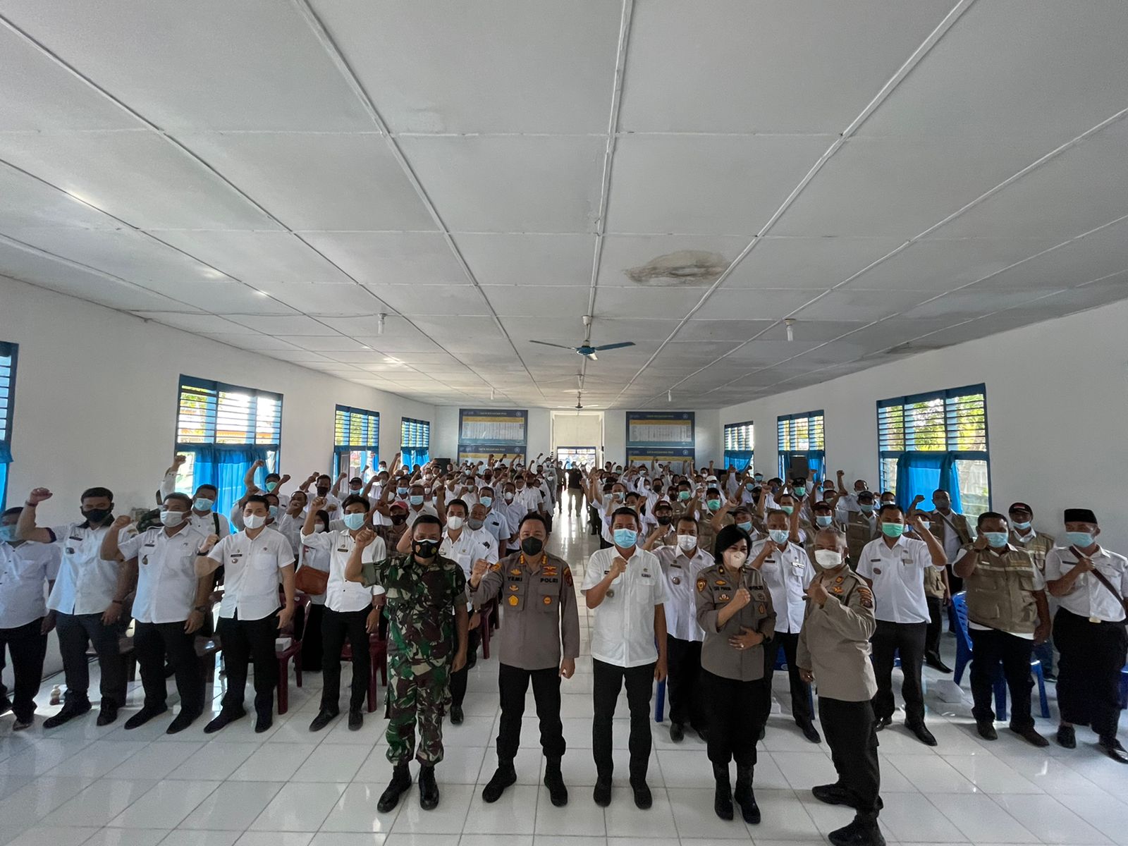 Bahas Percepatan Vaksinasi Massal Kapolresta Deli Serdang Rapat Bersama Muspika dan Kades