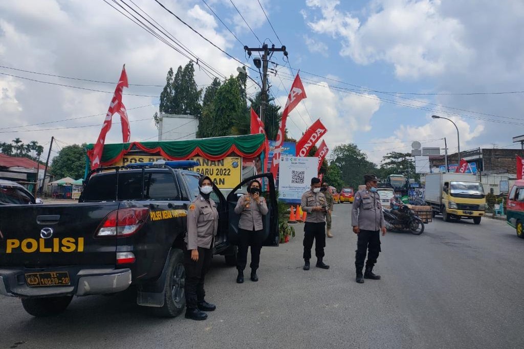 Jelang Tahun Baru, Polsek Tuntungan Gencar Ajak Masyarakat Vaksinasi