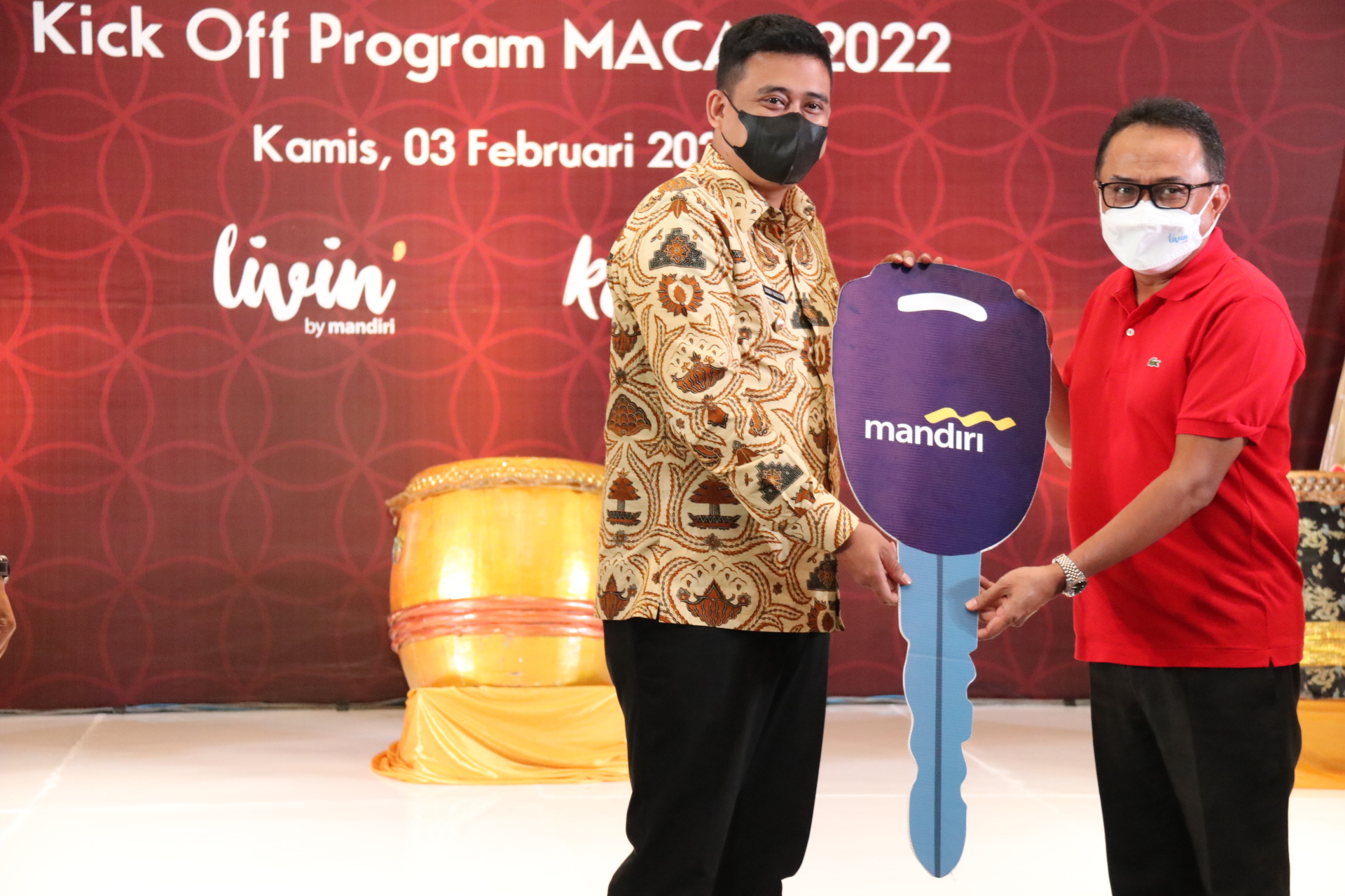 Bank Mandiri Berikan 2 Unit Dump Truck ke Pemko Medan