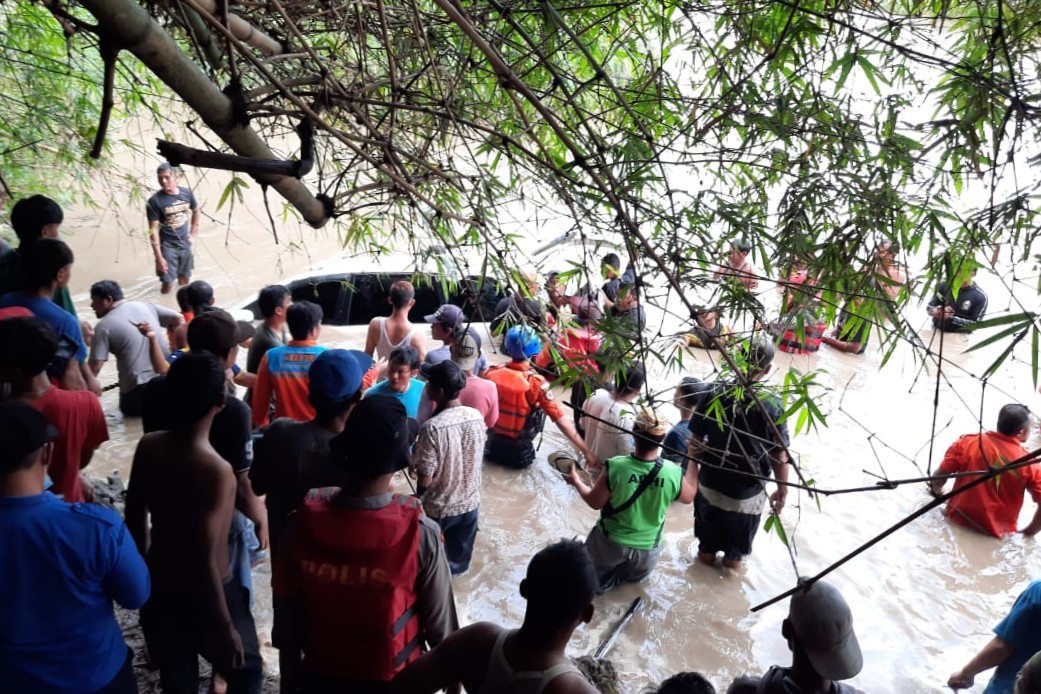 Sungai Simeme Meluap, Mobil Avanza Terseret, 4 Penumpang Tewas